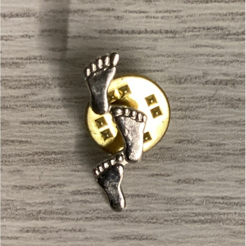 Silvertone Pin Three Feet Print Vintage